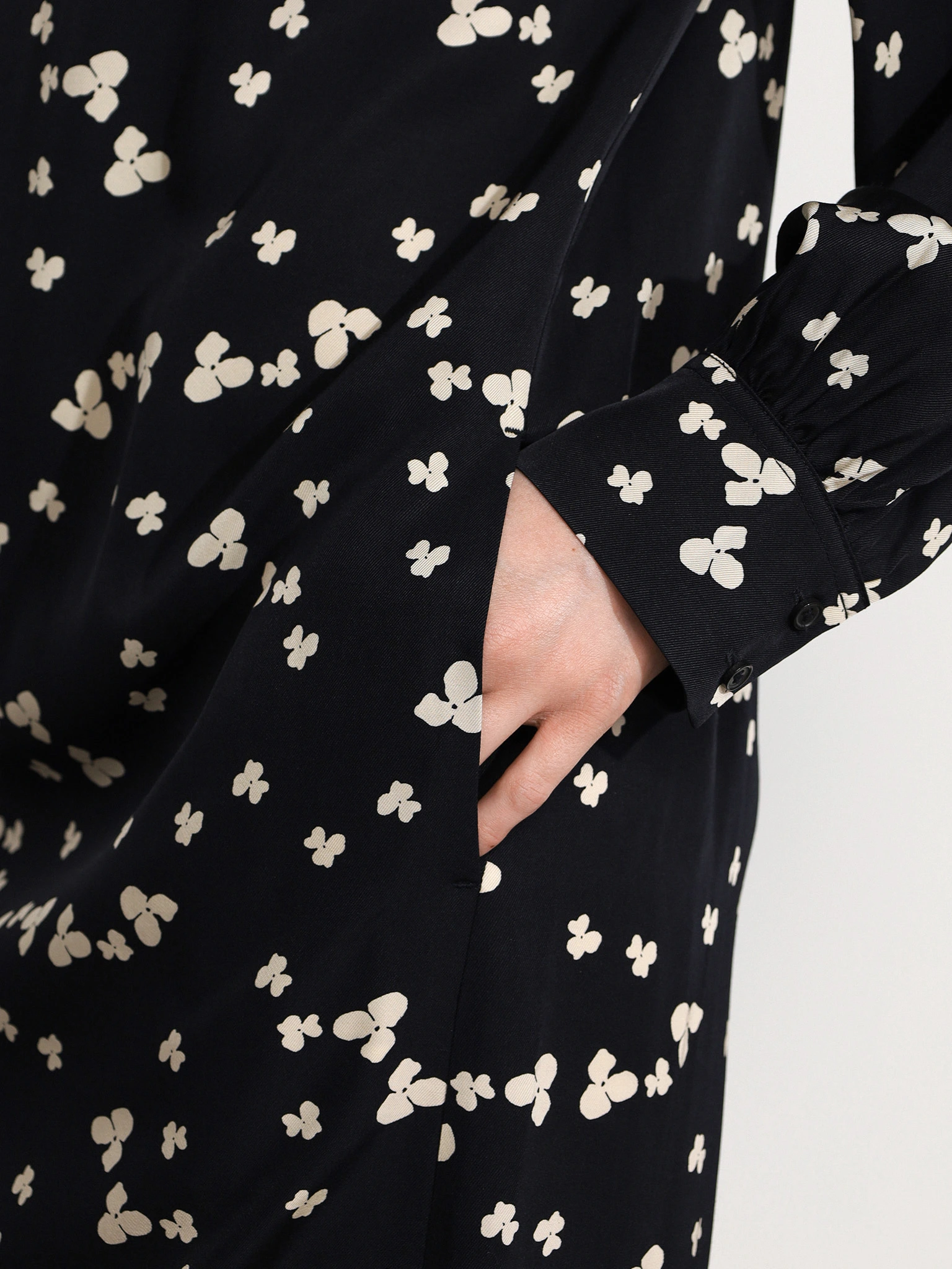 Платье темно-синего цвета с цветочным принтом из вискозы